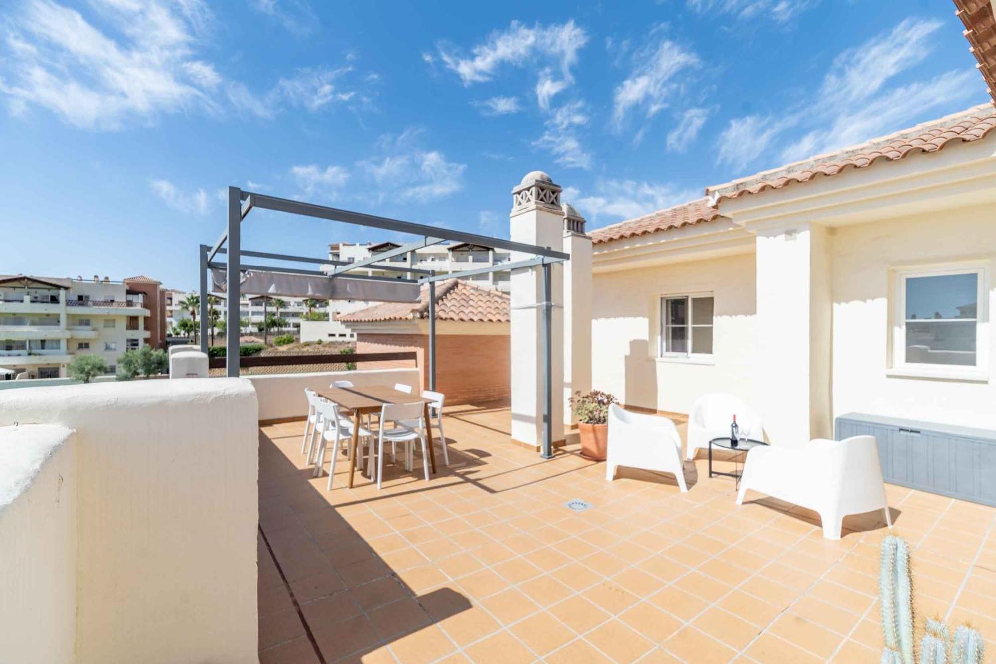 116 - Penthouse With Views And Pool, 5min Away From Golf Course! * Benalmadena